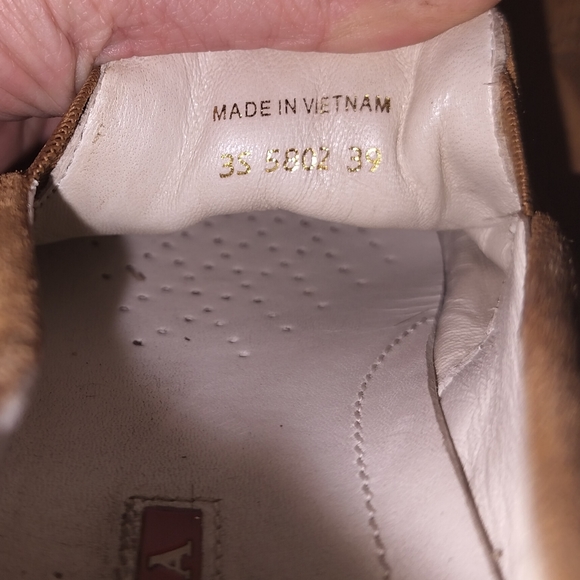 Prada Sport Donna Camel suede slip on sneakers. Sz 39 - Picture 5 of 6